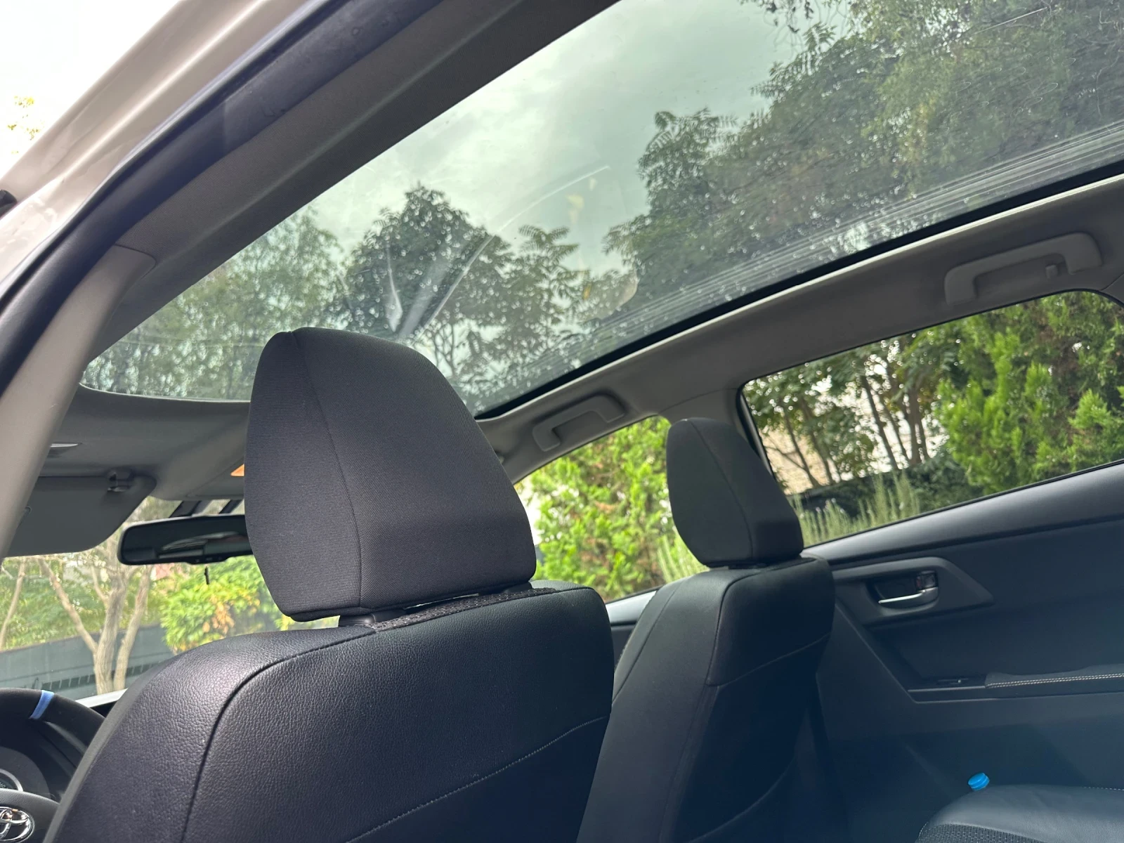 Toyota Auris Самопаркиране, стъклен покрив, кожени седалки, таб - изображение 7 | Auto.bg Toyota Auris Самопаркиране, стъклен покрив, кожени седалки, таб - изображение 7