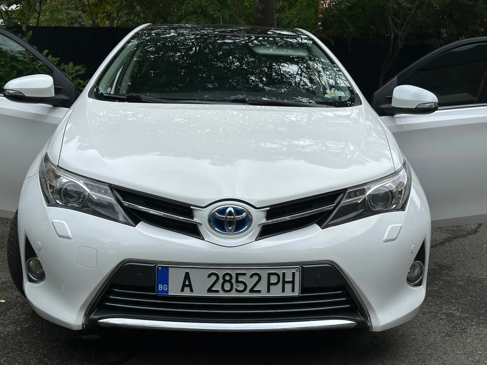Toyota Auris Самопаркиране, стъклен покрив, кожени седалки, таб - изображение 2 | Auto.bg Toyota Auris Самопаркиране, стъклен покрив, кожени седалки, таб - изображение 2