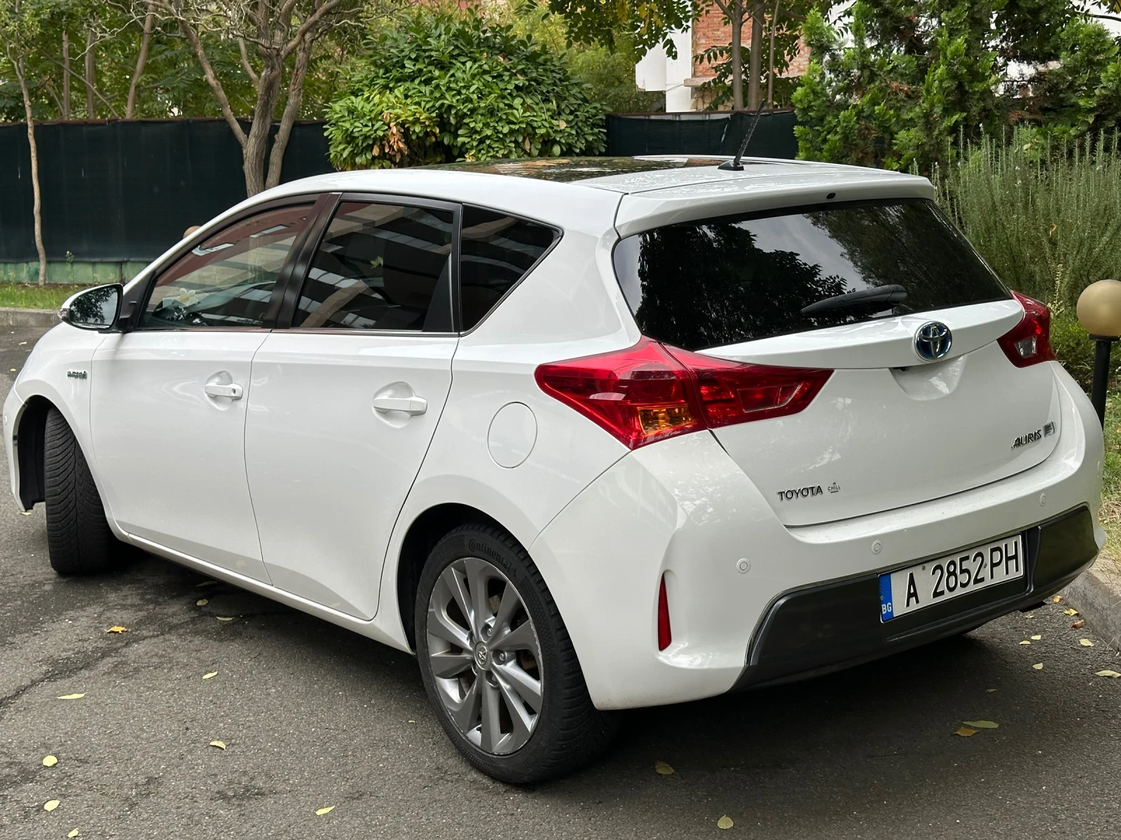 Toyota Auris Самопаркиране, стъклен покрив, кожени седалки, таб - изображение 4 | Auto.bg Toyota Auris Самопаркиране, стъклен покрив, кожени седалки, таб - изображение 4