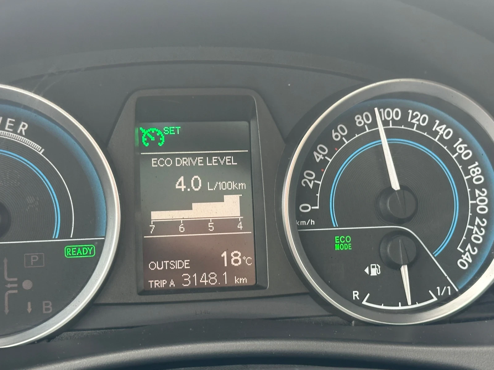 Toyota Auris Самопаркиране, стъклен покрив, кожени седалки, таб - изображение 10 | Auto.bg Toyota Auris Самопаркиране, стъклен покрив, кожени седалки, таб - изображение 10