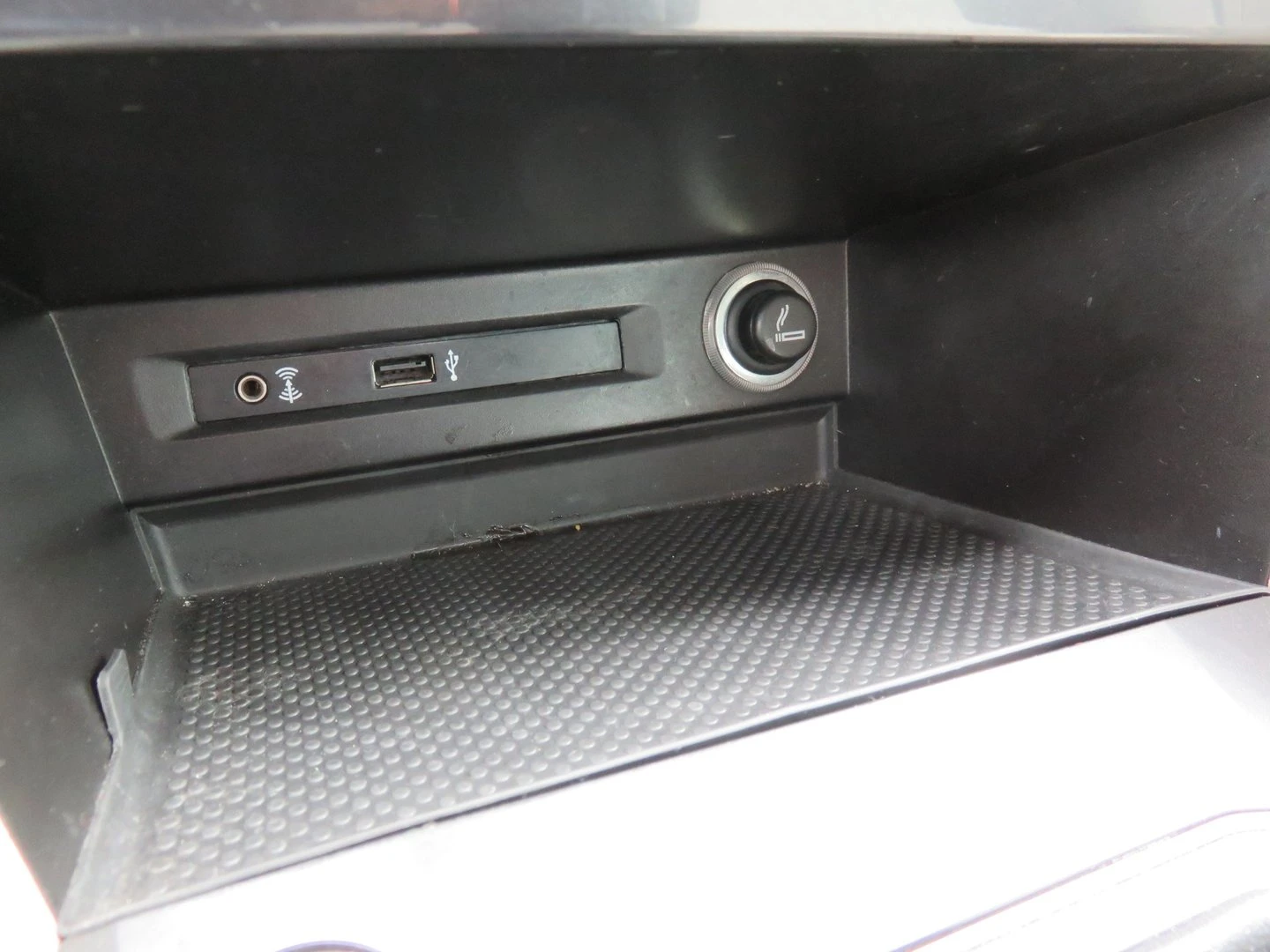 VW Tiguan 2.0 TDI SCR DSG 4MO Highline - изображение 10 | Auto.bg VW Tiguan 2.0 TDI SCR DSG 4MO Highline - изображение 10