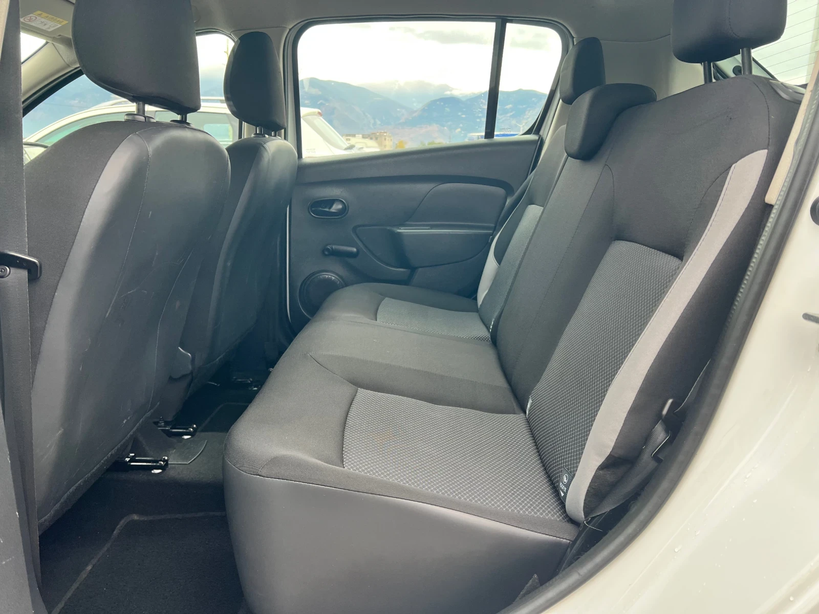 Dacia Sandero 1.2i-EURO 6B-* 94000KM*  - изображение 10 | Auto.bg Dacia Sandero 1.2i-EURO 6B-* 94000KM*  - изображение 10