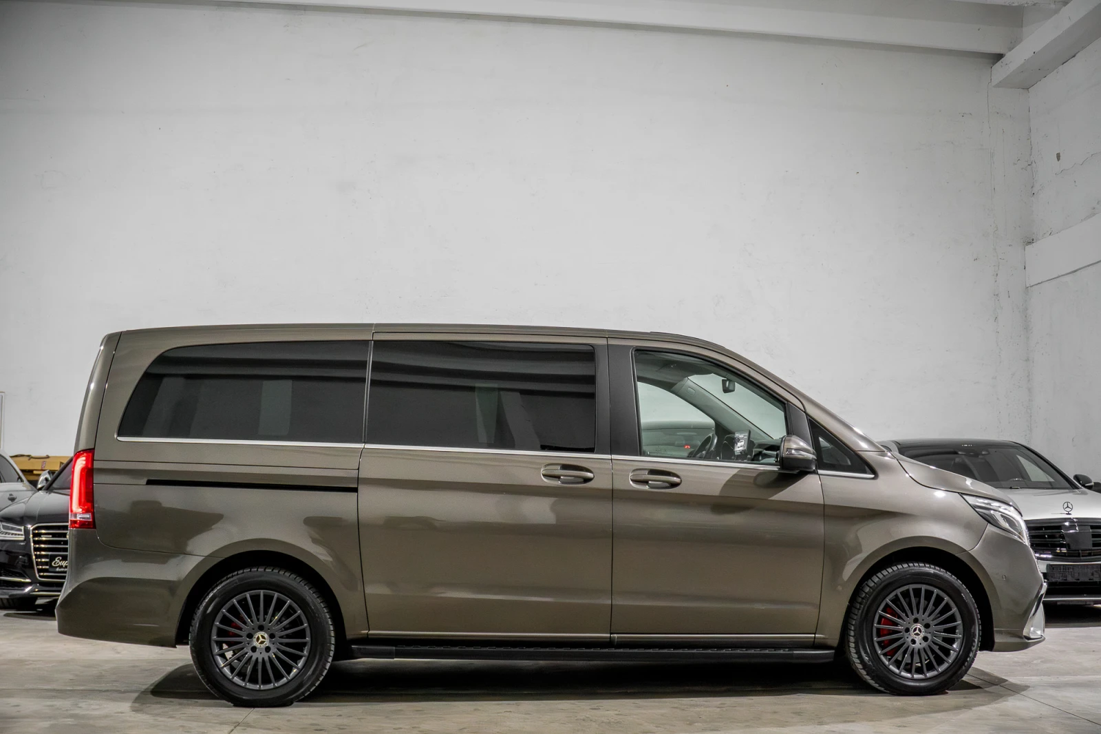 Mercedes-Benz V 250 d* LUXURY HIGH CLASS* 4MATIC* TV* EXTRALONG - изображение 2 | Auto.bg Mercedes-Benz V 250 d* LUXURY HIGH CLASS* 4MATIC* TV* EXTRALONG - изображение 2