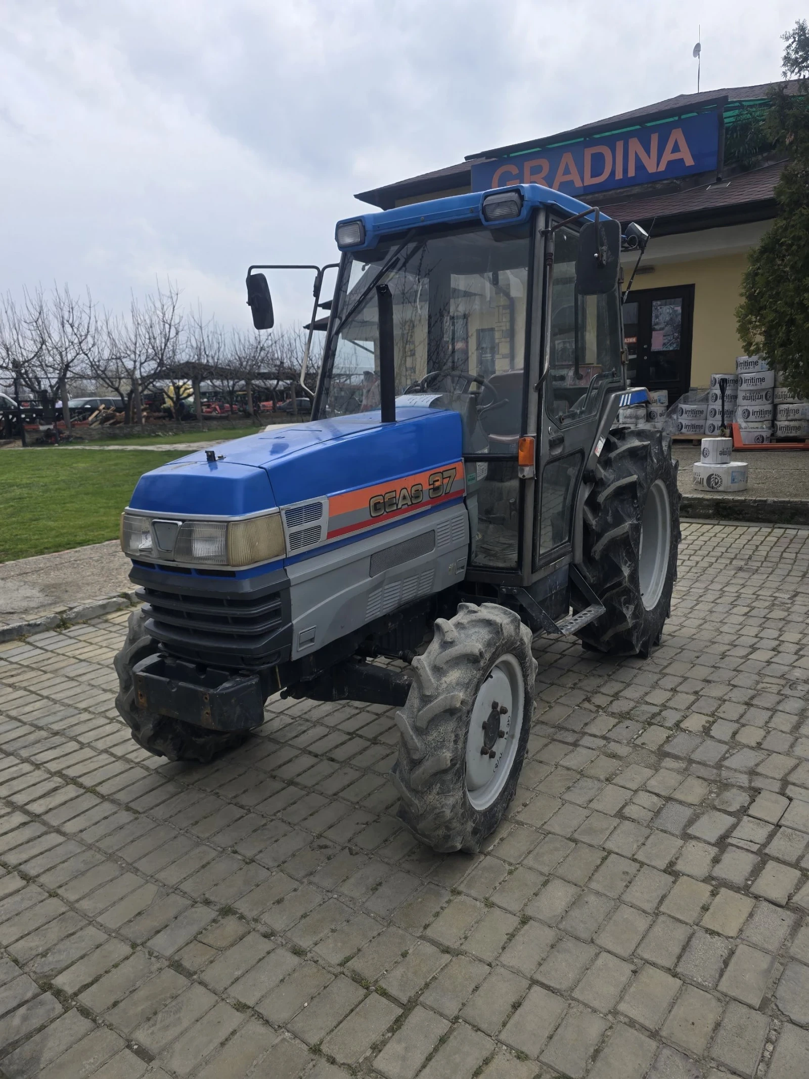 Трактор ISEKI Geas 37 с кабина | Auto.bg — изображение 1 Трактор ISEKI Geas 37 с кабина | Auto.bg — изображение 1