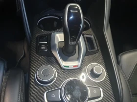 Alfa Romeo Giulia QUADRIFOGLIO/V6/BI-TURBO/CAM/CARBON/563z | Auto.bg — изображение 13 Alfa Romeo Giulia QUADRIFOGLIO/V6/BI-TURBO/CAM/CARBON/563z | Auto.bg — изображение 13