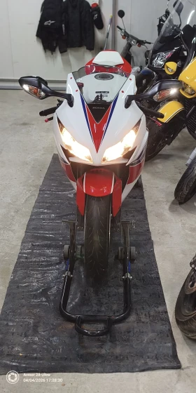Honda Cbr 1000RR Лизинг/Бартер | Auto.bg — изображение 8 Honda Cbr 1000RR Лизинг/Бартер | Auto.bg — изображение 8