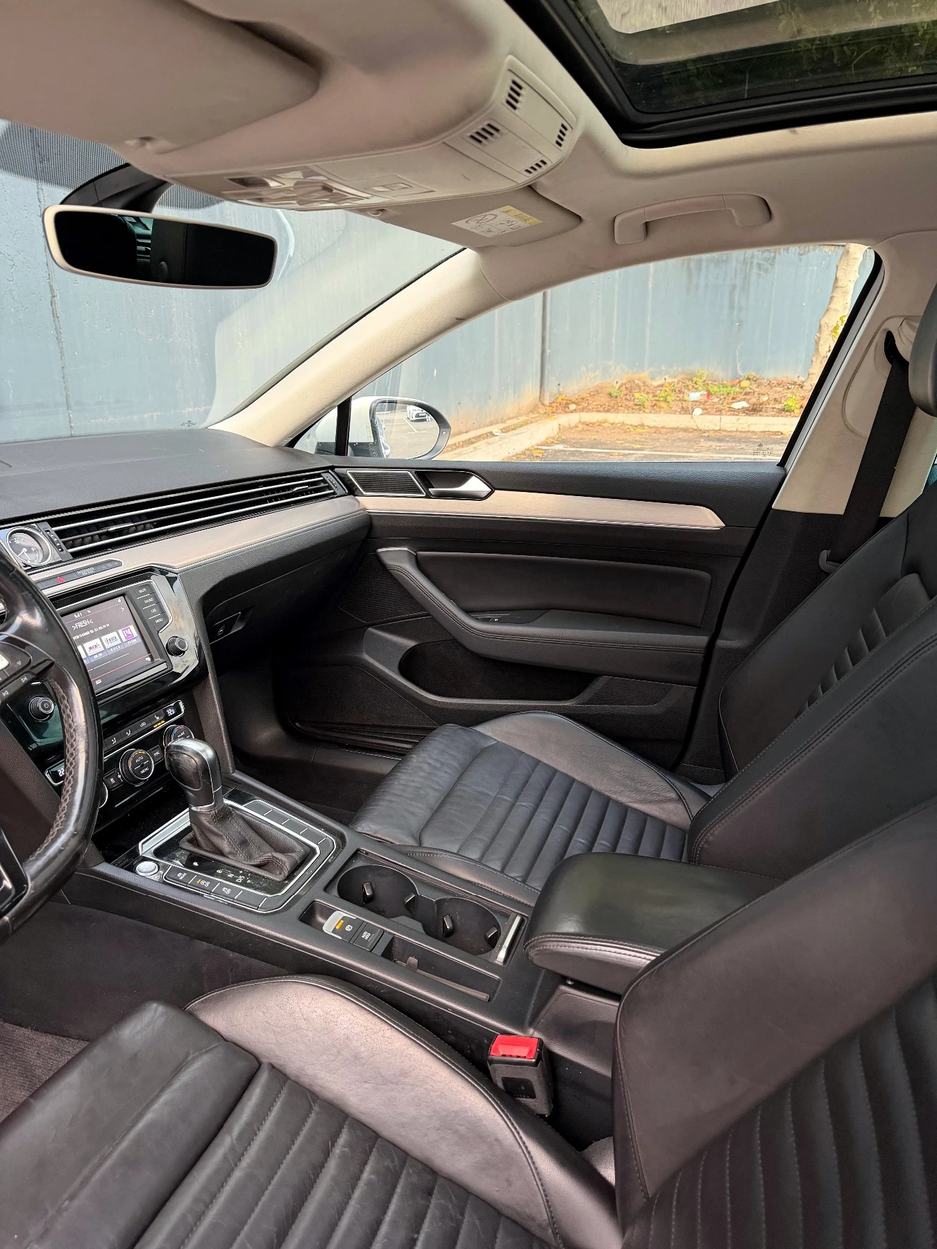 VW Passat 8 2.0TDI/190hp/HIGHLINE/ДИСТРОНИК/Камера/DSG - изображение 10 | Auto.bg VW Passat 8 2.0TDI/190hp/HIGHLINE/ДИСТРОНИК/Камера/DSG - изображение 10