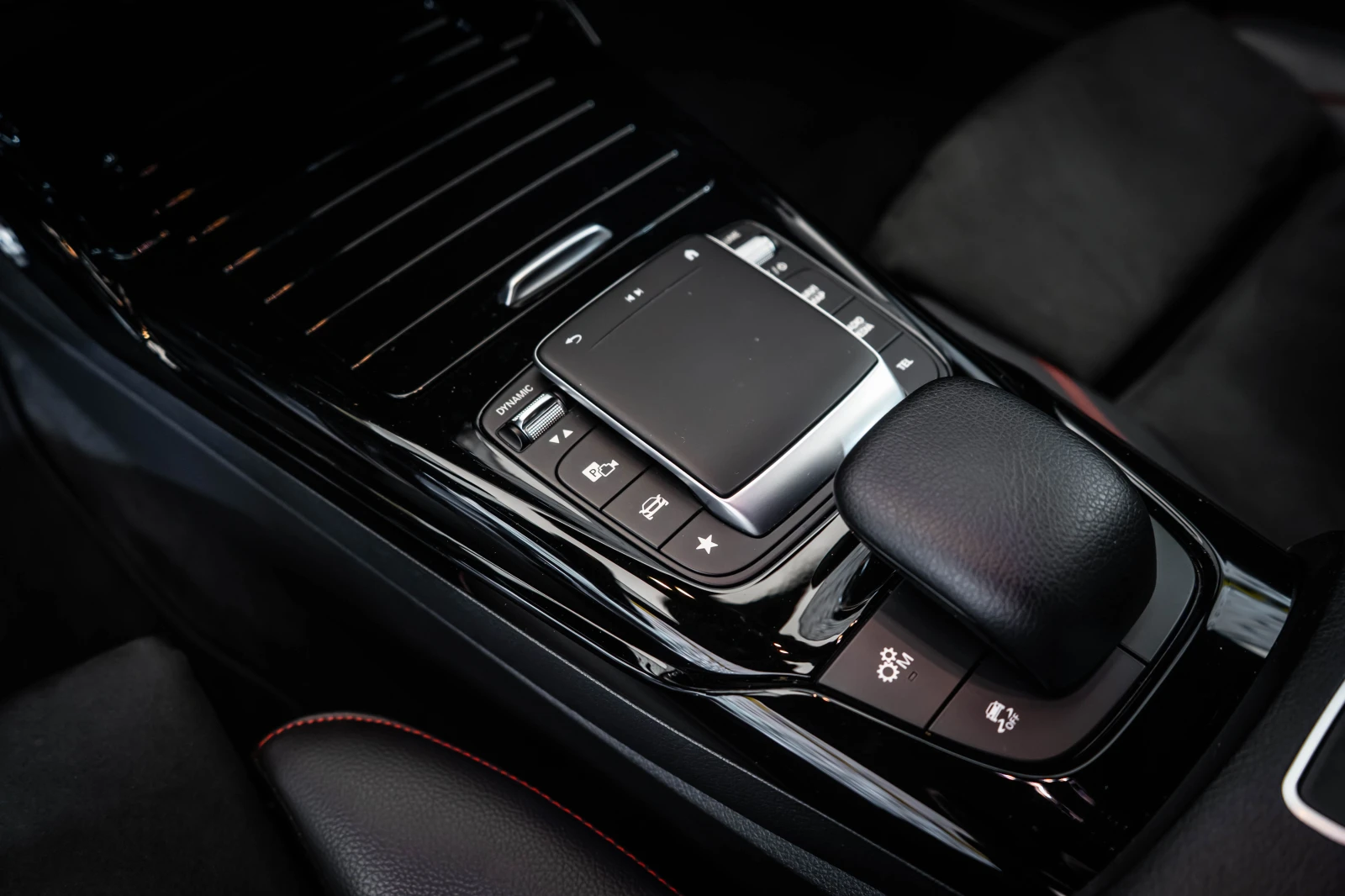 Mercedes-Benz CLA 35 AMG 4M Coupe* NightP* Alcantara - изображение 9 | Auto.bg Mercedes-Benz CLA 35 AMG 4M Coupe* NightP* Alcantara - изображение 9