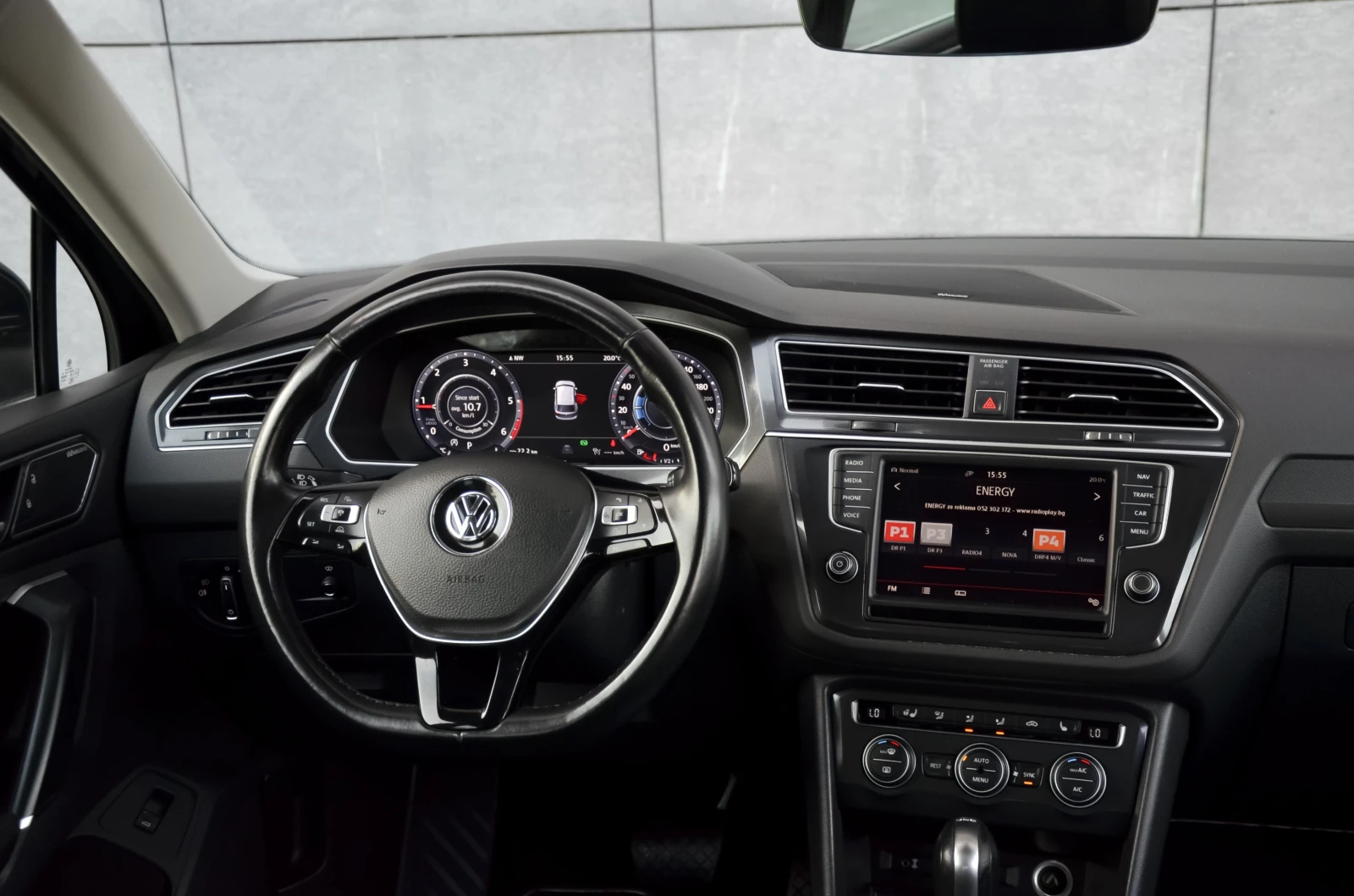 VW Tiguan R-Line* 4x4* 360* Head-up* Distronic* Digital* 190 - изображение 9 | Auto.bg VW Tiguan R-Line* 4x4* 360* Head-up* Distronic* Digital* 190 - изображение 9