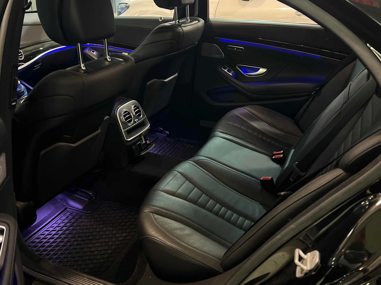 Mercedes-Benz S 550 * АВТО КРЕДИТ* ЦЕНА ДО БГ * СЕРВИЗНА ИСТОРИЯ *  - изображение 9 | Auto.bg Mercedes-Benz S 550 * АВТО КРЕДИТ* ЦЕНА ДО БГ * СЕРВИЗНА ИСТОРИЯ *  - изображение 9