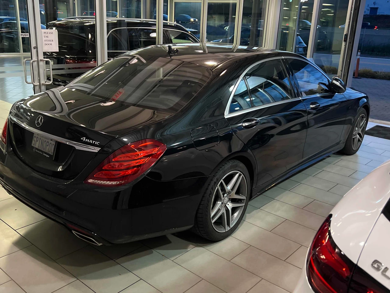 Mercedes-Benz S 550 * АВТО КРЕДИТ* ЦЕНА ДО БГ * СЕРВИЗНА ИСТОРИЯ *  - изображение 5 | Auto.bg Mercedes-Benz S 550 * АВТО КРЕДИТ* ЦЕНА ДО БГ * СЕРВИЗНА ИСТОРИЯ *  - изображение 5