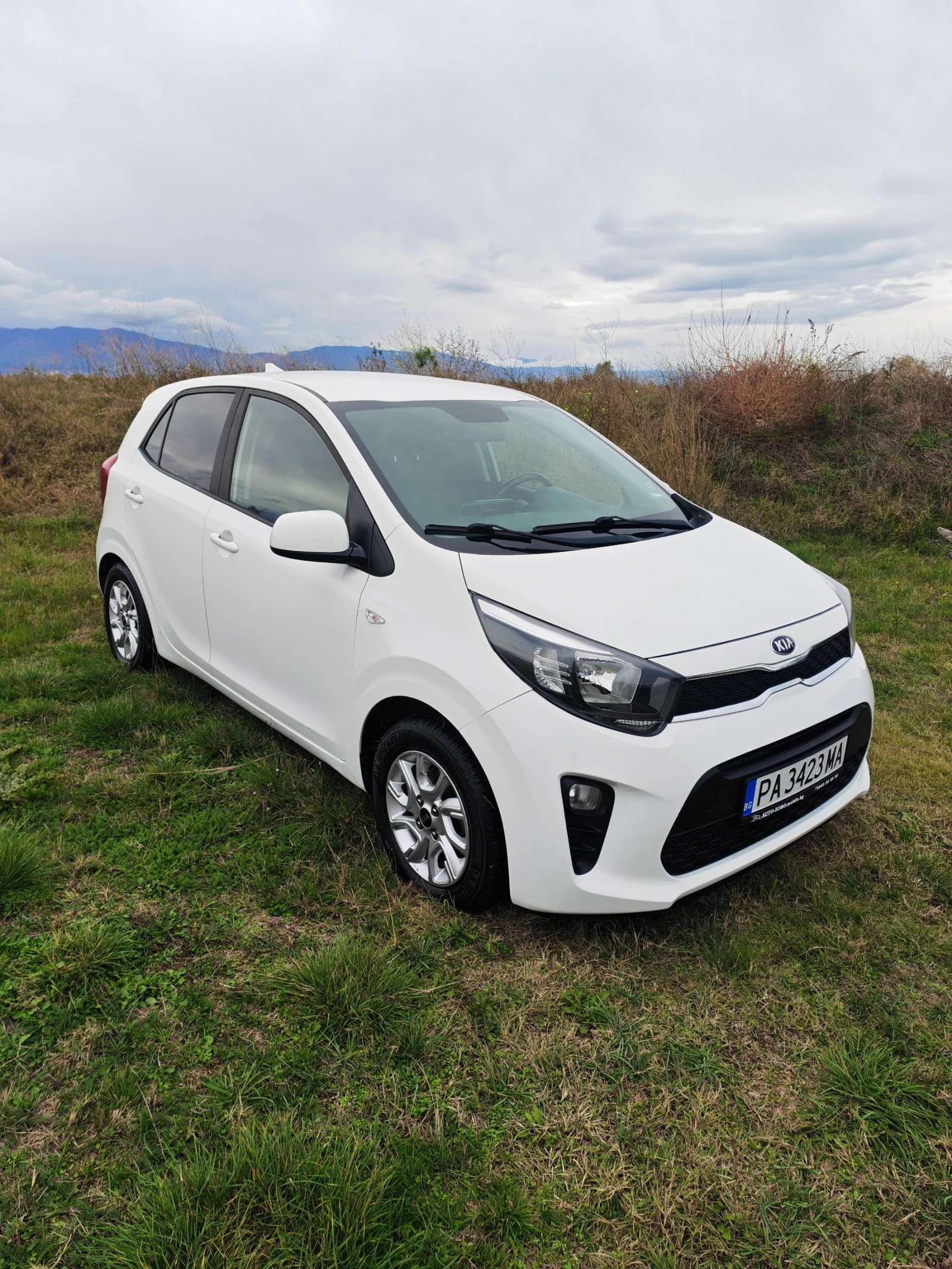 Kia Picanto 1.0i * KAMERA* NAVI* FULL*   - изображение 6 | Auto.bg Kia Picanto 1.0i * KAMERA* NAVI* FULL*   - изображение 6
