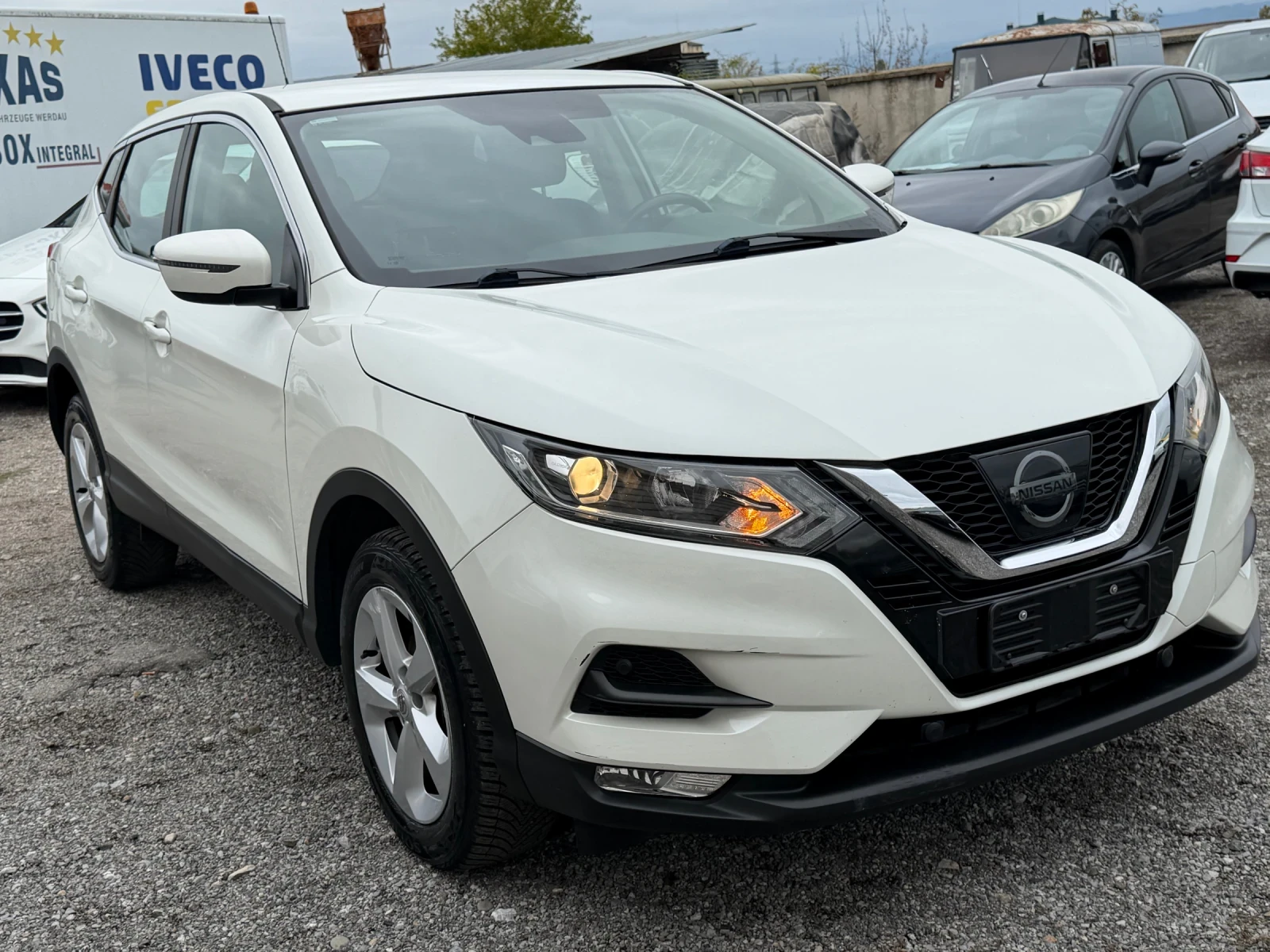 Nissan Qashqai 2017 euro6B 150 00km 1.2i | Auto.bg — изображение 1 Nissan Qashqai 2017 euro6B 150 00km 1.2i | Auto.bg — изображение 1