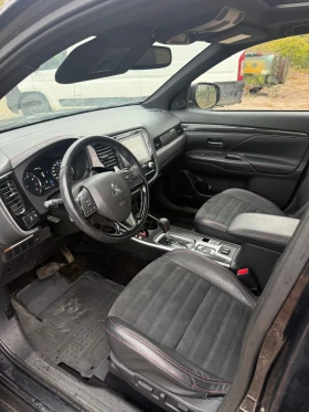 Mitsubishi Outlander Black Edition carbon 3.0 v6 | Auto.bg — изображение 10 Mitsubishi Outlander Black Edition carbon 3.0 v6 | Auto.bg — изображение 10
