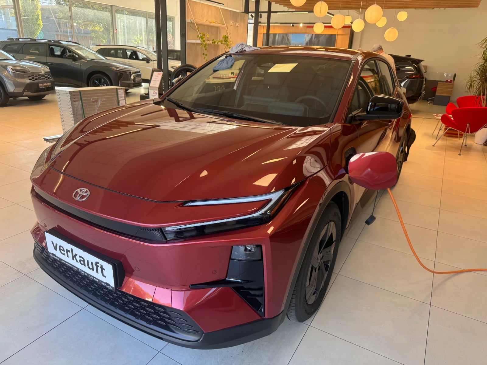 Toyota CH-R+ undefined | Auto.bg — изображение 1 Toyota CH-R+ undefined | Auto.bg — изображение 1