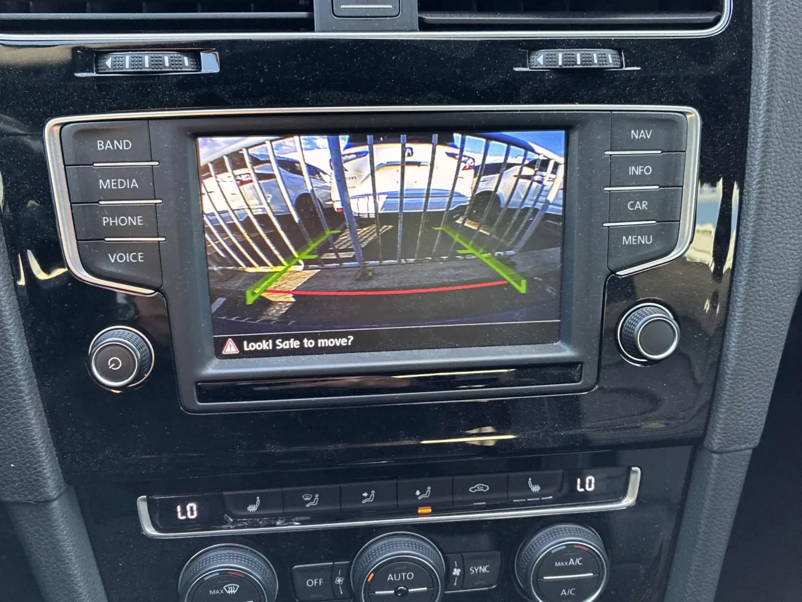 VW Golf R CARFAX АВТО КРЕДИТ  - изображение 10 | Auto.bg VW Golf R CARFAX АВТО КРЕДИТ  - изображение 10