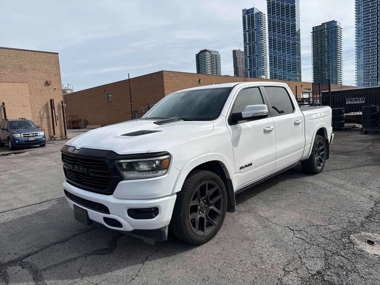 Dodge RAM 1500 Laramie / CARFAX / ЦЕНА ДО БЪЛГАРИЯ | Auto.bg — изображение 1 Dodge RAM 1500 Laramie / CARFAX / ЦЕНА ДО БЪЛГАРИЯ | Auto.bg — изображение 1