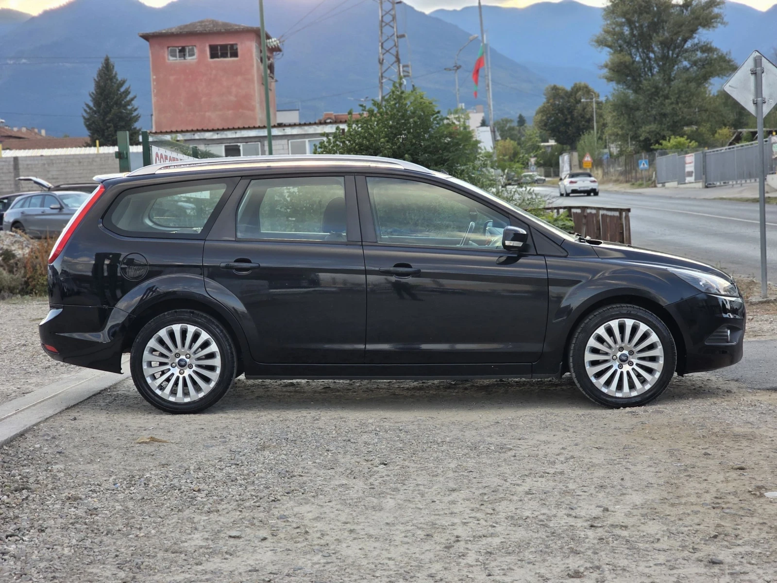 Ford Focus 1.6 tdci 90 k.c. Вс. Платено - изображение 6 | Auto.bg Ford Focus 1.6 tdci 90 k.c. Вс. Платено - изображение 6