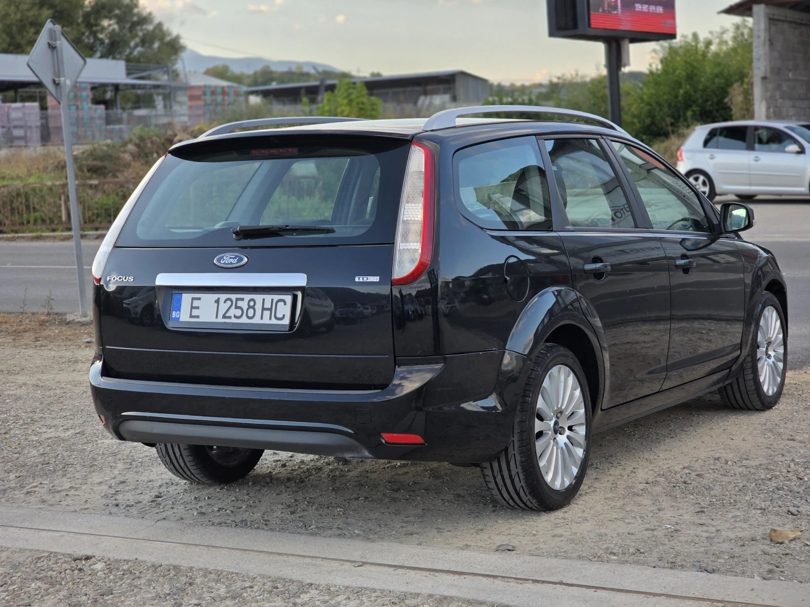 Ford Focus 1.6 tdci 90 k.c. Вс. Платено - изображение 5 | Auto.bg Ford Focus 1.6 tdci 90 k.c. Вс. Платено - изображение 5