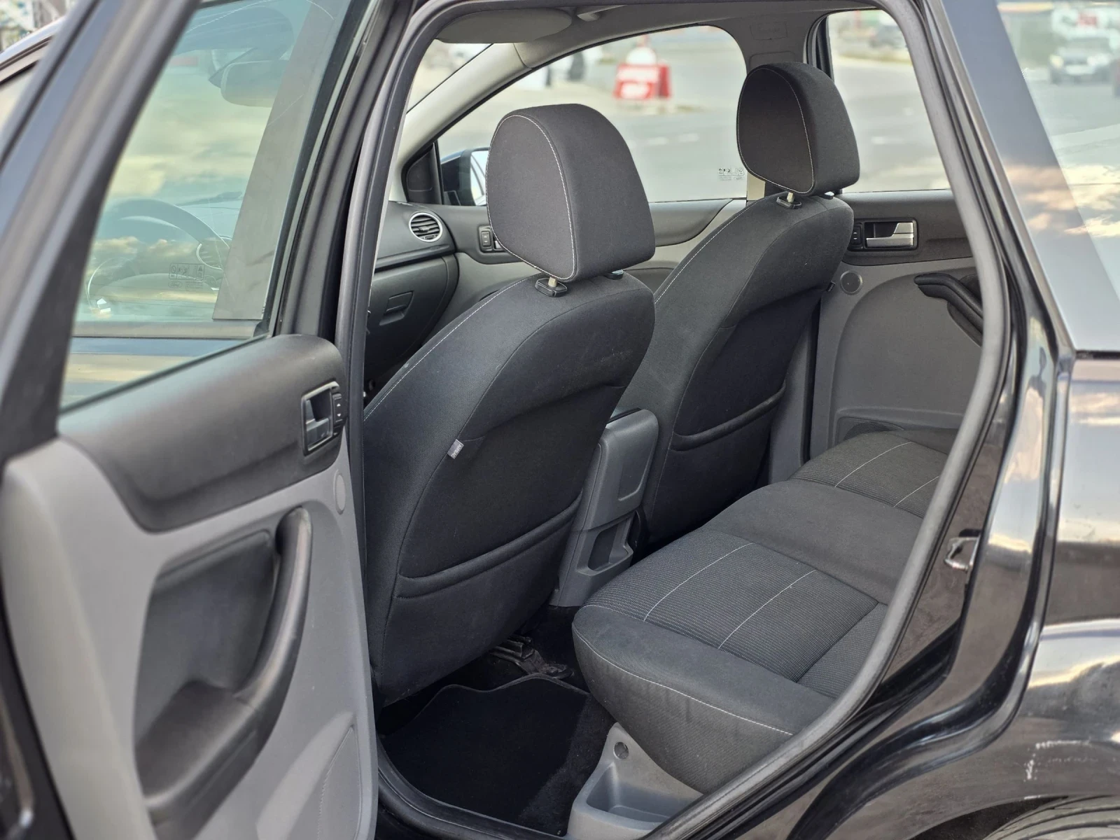 Ford Focus 1.6 tdci 90 k.c. Вс. Платено - изображение 10 | Auto.bg Ford Focus 1.6 tdci 90 k.c. Вс. Платено - изображение 10