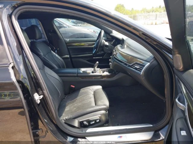 BMW 750 M* SPORT* ДИГИТАЛНО* ТАБЛО* ПОДГРЕВ* КАМЕРА* КЕЙЛЕ - изображение 7 | Auto.bg BMW 750 M* SPORT* ДИГИТАЛНО* ТАБЛО* ПОДГРЕВ* КАМЕРА* КЕЙЛЕ - изображение 7