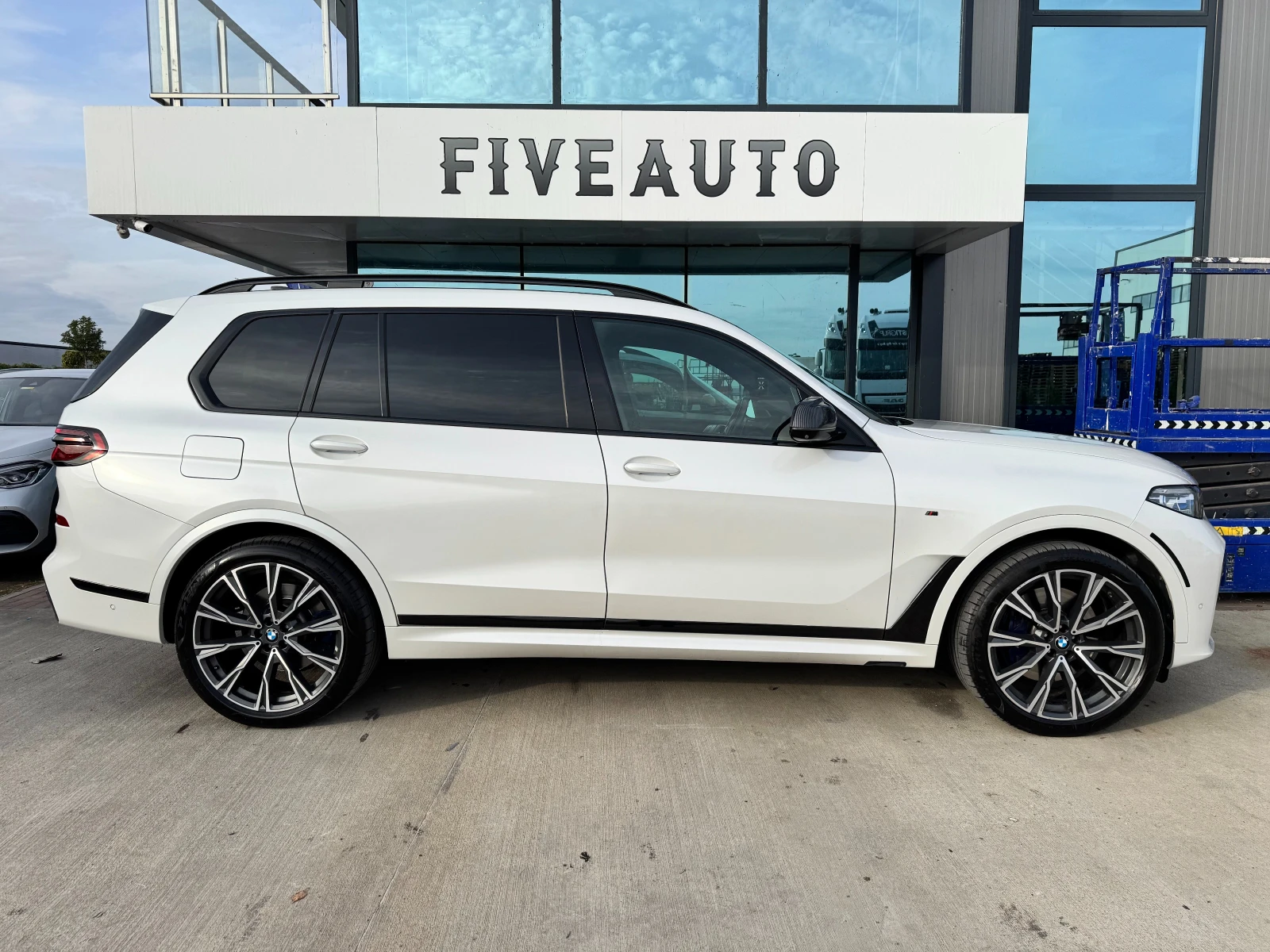 BMW X7 M50i / INDIVIDUAL / Bowers & Wilkins / Panorama - изображение 8 | Auto.bg BMW X7 M50i / INDIVIDUAL / Bowers & Wilkins / Panorama - изображение 8
