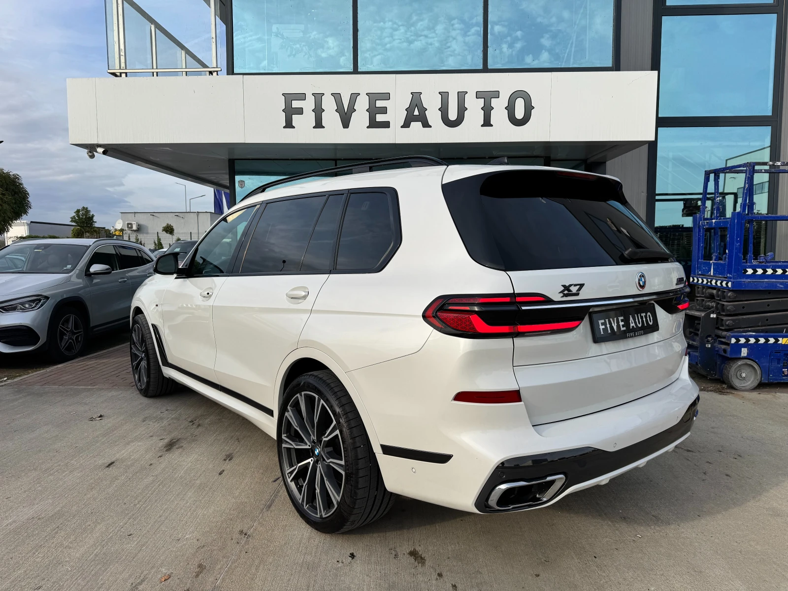 BMW X7 M50i / INDIVIDUAL / Bowers & Wilkins / Panorama - изображение 5 | Auto.bg BMW X7 M50i / INDIVIDUAL / Bowers & Wilkins / Panorama - изображение 5
