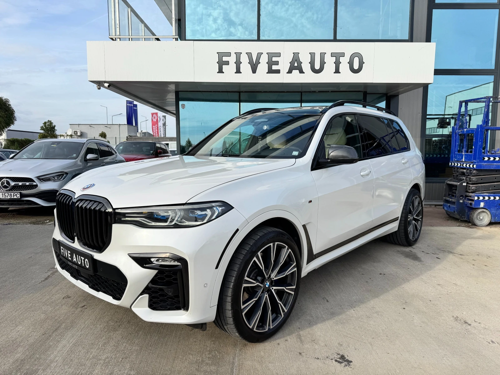 BMW X7 M50i / INDIVIDUAL / Bowers & Wilkins / Panorama - изображение 3 | Auto.bg BMW X7 M50i / INDIVIDUAL / Bowers & Wilkins / Panorama - изображение 3