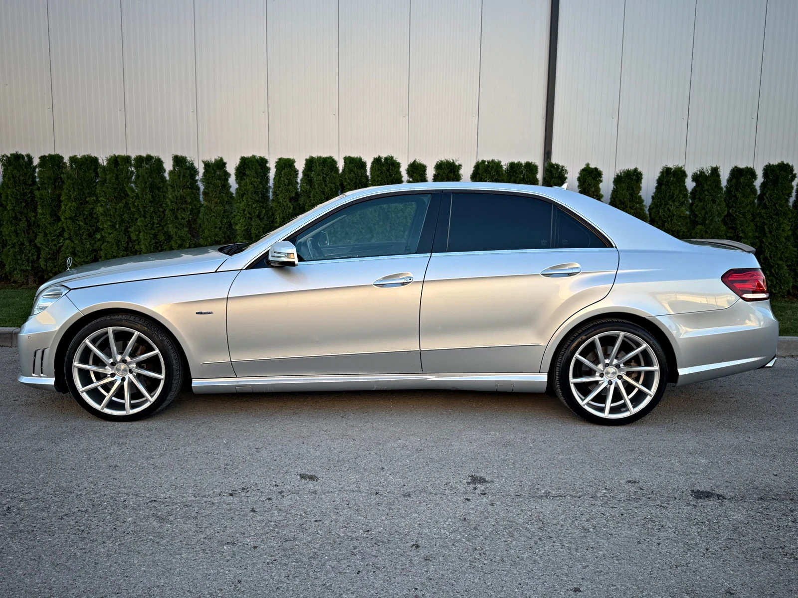 Mercedes-Benz E 350 CDI 63-AMG/* Night Vision* Масаж* FULL/ШВЕЙЦАРИЯ!! - изображение 4 | Auto.bg Mercedes-Benz E 350 CDI 63-AMG/* Night Vision* Масаж* FULL/ШВЕЙЦАРИЯ!! - изображение 4