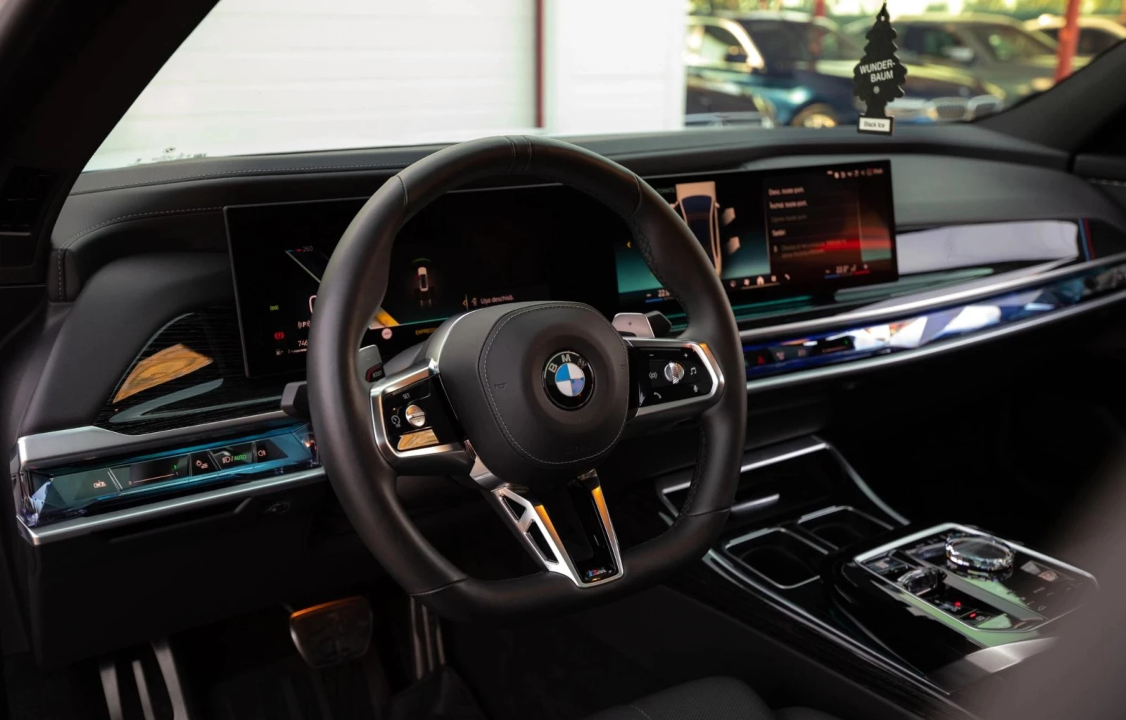 BMW 740 M-Sport xDrive, Massage, B/W - изображение 6 | Auto.bg BMW 740 M-Sport xDrive, Massage, B/W - изображение 6