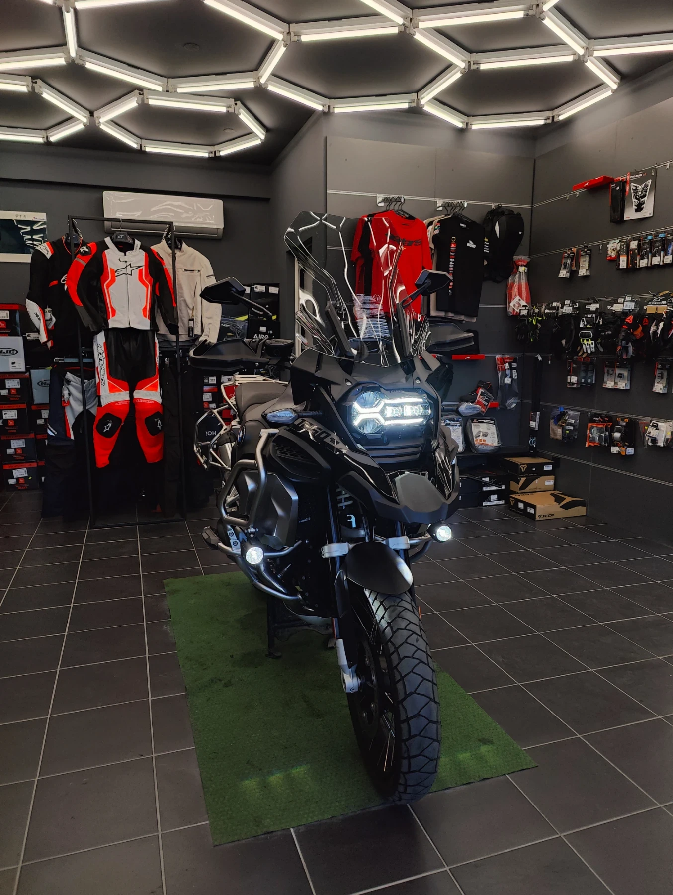 BMW R 1250 GS ADVENTURE TRIPLE BLACK  - изображение 8 | Auto.bg BMW R 1250 GS ADVENTURE TRIPLE BLACK  - изображение 8