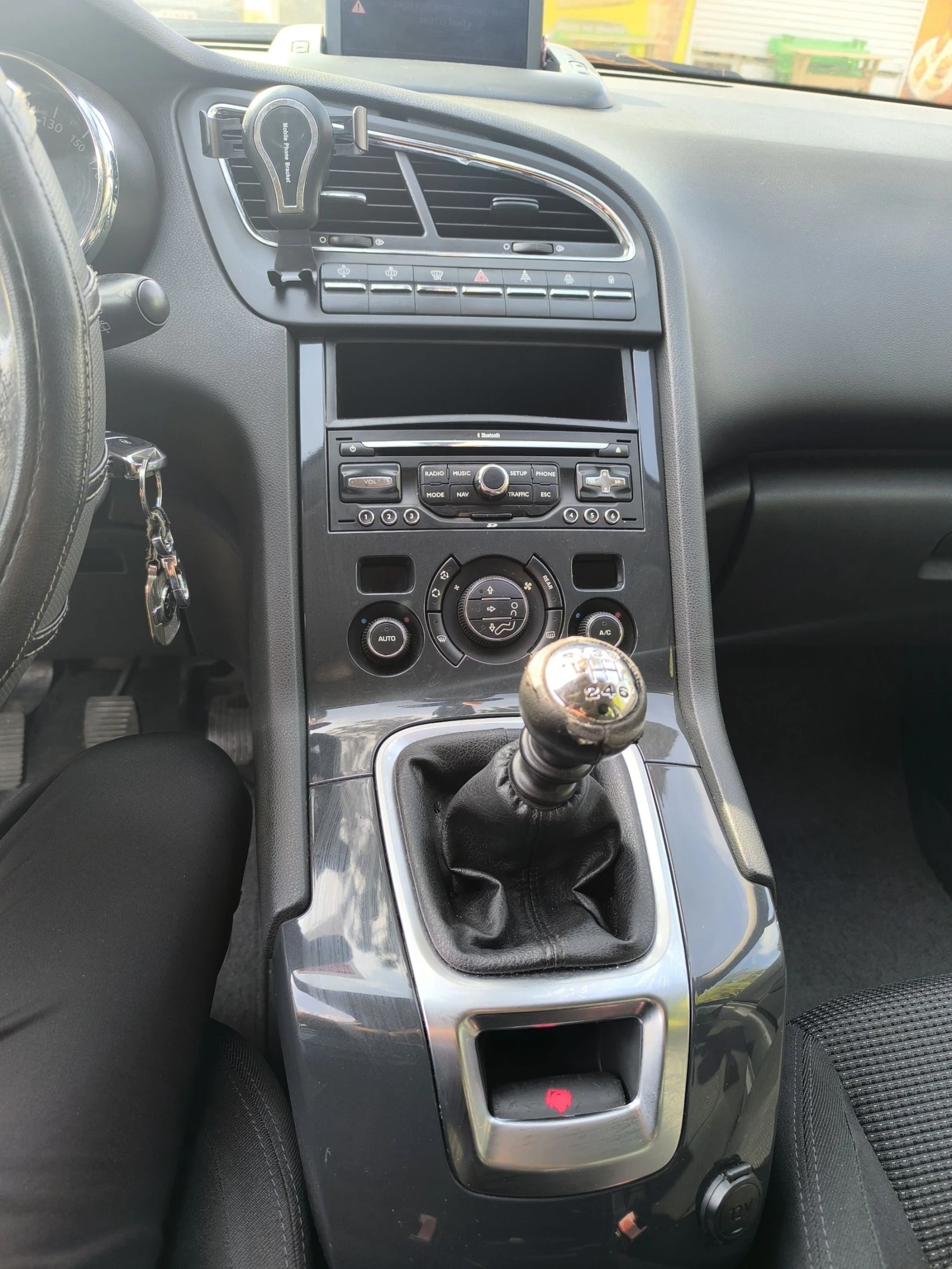 Peugeot 5008 2.0 HDI* 6 ск* Парктроник* Нави* DVD*  - изображение 6 | Auto.bg Peugeot 5008 2.0 HDI* 6 ск* Парктроник* Нави* DVD*  - изображение 6