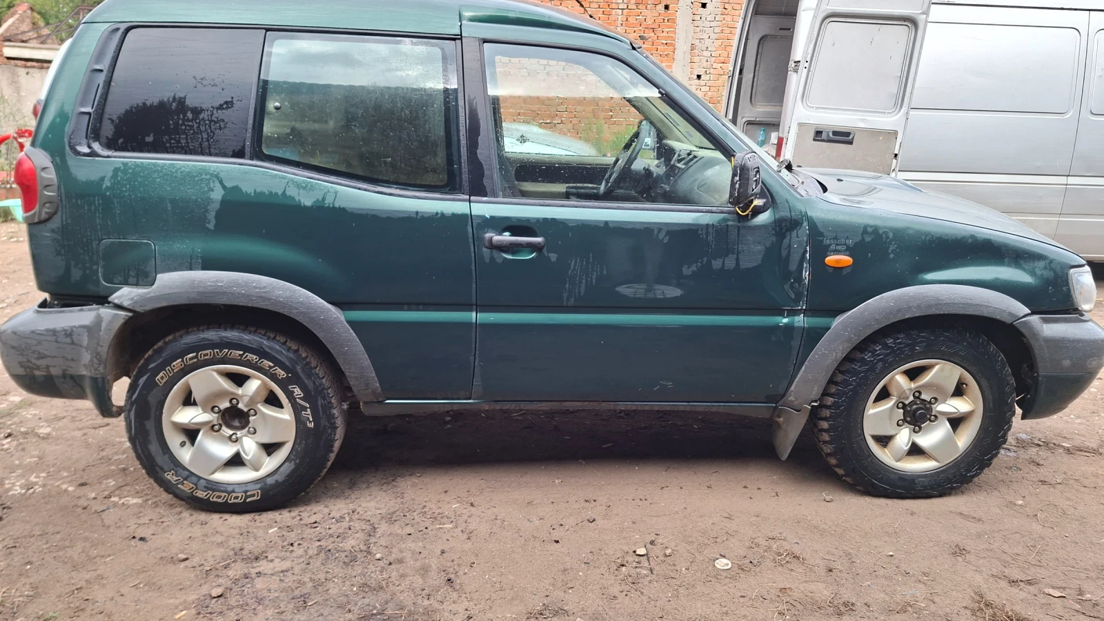 Nissan Terrano 2.7тди - изображение 2 | Auto.bg Nissan Terrano 2.7тди - изображение 2