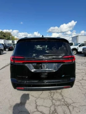 Chrysler Pacifica * Premium S Appearance * CARFAX * ОПЦИЯ ЗА ФИНАНСИ | Auto.bg — изображение 4 Chrysler Pacifica * Premium S Appearance * CARFAX * ОПЦИЯ ЗА ФИНАНСИ | Auto.bg — изображение 4