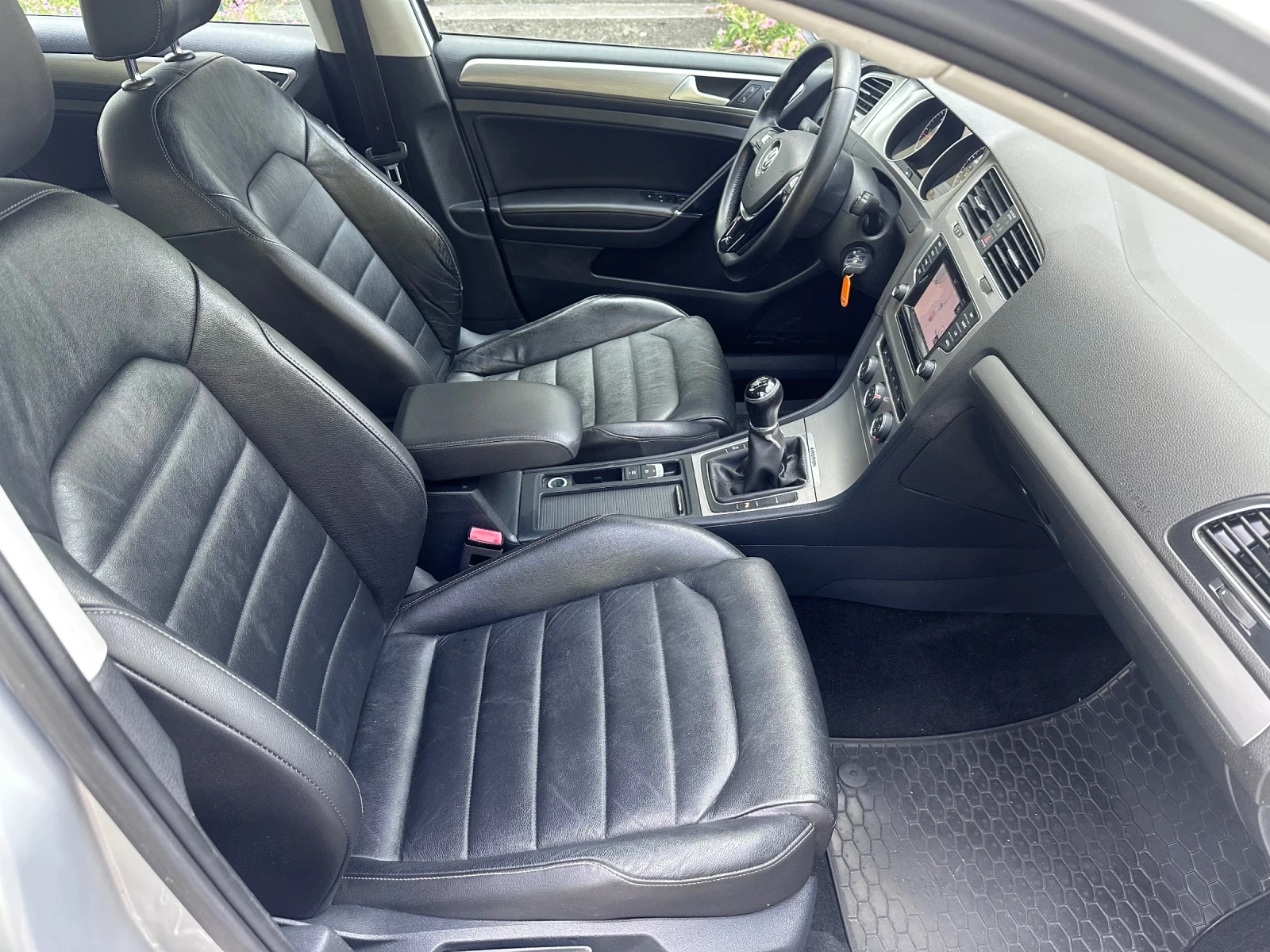 VW Golf 2.0TDI* 4MOTION* HIGHLINE* КАМЕРА* КОЖА* НЕМСКА! - изображение 8 | Auto.bg VW Golf 2.0TDI* 4MOTION* HIGHLINE* КАМЕРА* КОЖА* НЕМСКА! - изображение 8