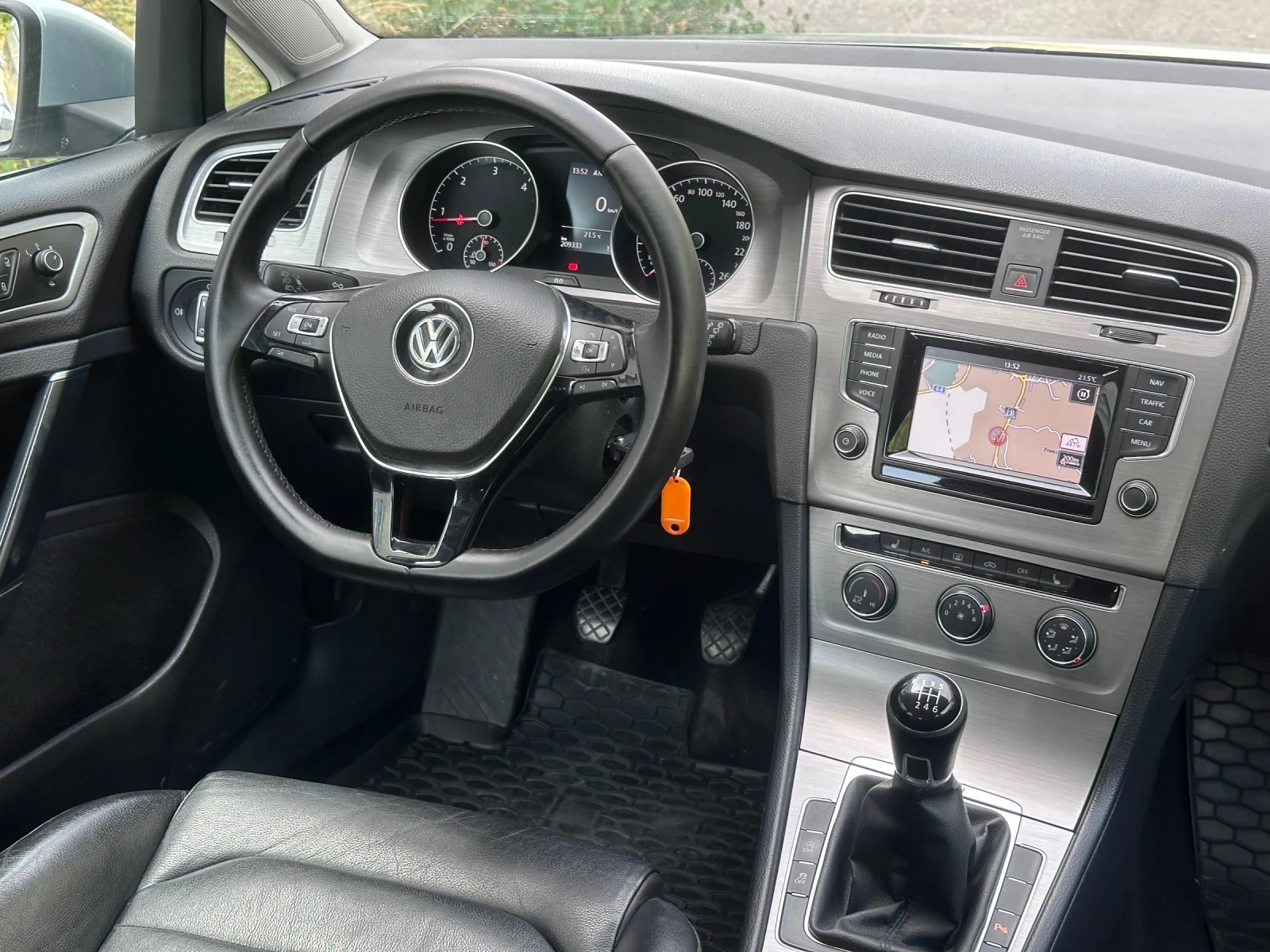 VW Golf 2.0TDI* 4MOTION* HIGHLINE* КАМЕРА* КОЖА* НЕМСКА! - изображение 6 | Auto.bg VW Golf 2.0TDI* 4MOTION* HIGHLINE* КАМЕРА* КОЖА* НЕМСКА! - изображение 6