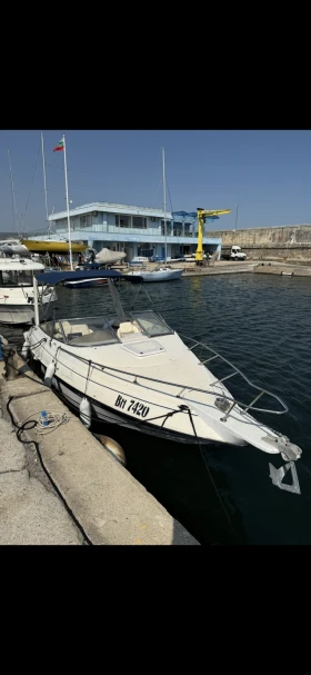 Моторна яхта Regal vallanti