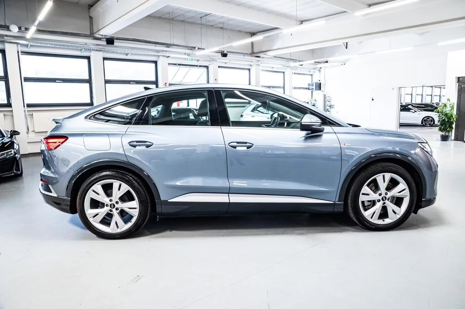 Audi Q4 E-TRON SPORTBACK 40 S LINE MATR - изображение 3 | Auto.bg Audi Q4 E-TRON SPORTBACK 40 S LINE MATR - изображение 3