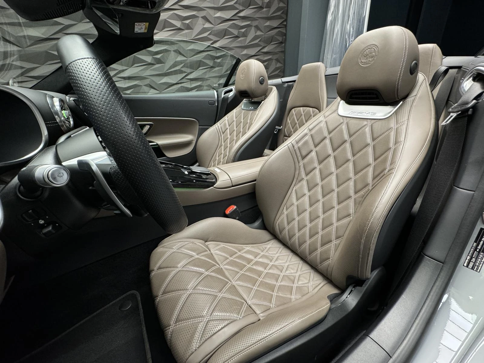 Mercedes-Benz SL 63 AMG 4Matic+ Lift* Burmester* Обдухване*  360 - изображение 8 | Auto.bg Mercedes-Benz SL 63 AMG 4Matic+ Lift* Burmester* Обдухване*  360 - изображение 8