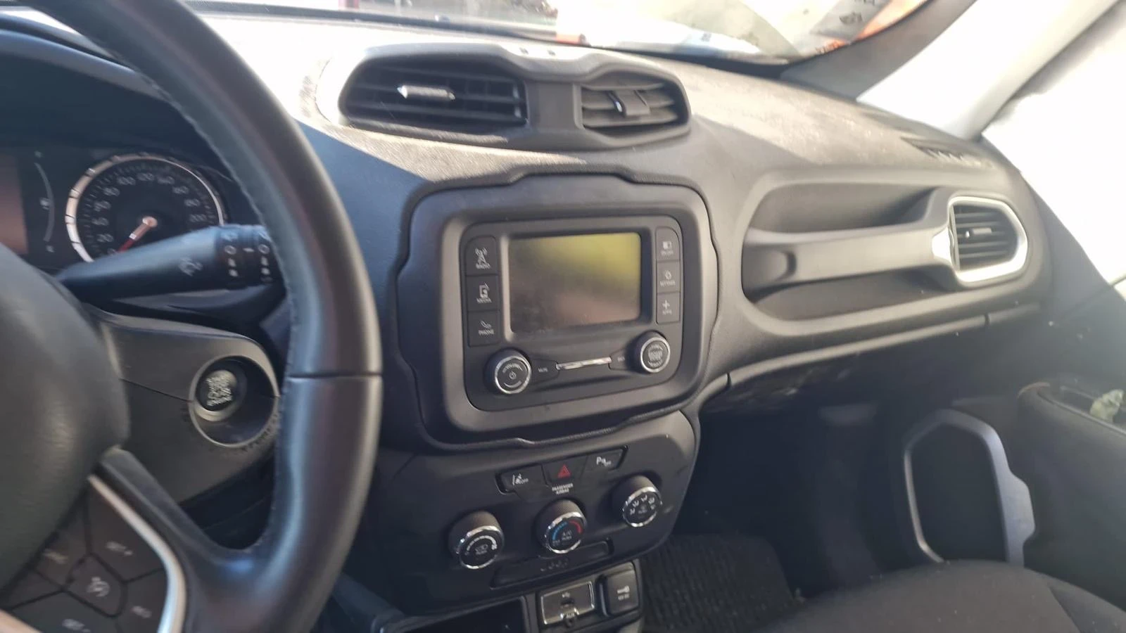 Jeep Renegade 94.000 km / 120cv / Benzin / - изображение 9 | Auto.bg Jeep Renegade 94.000 km / 120cv / Benzin / - изображение 9