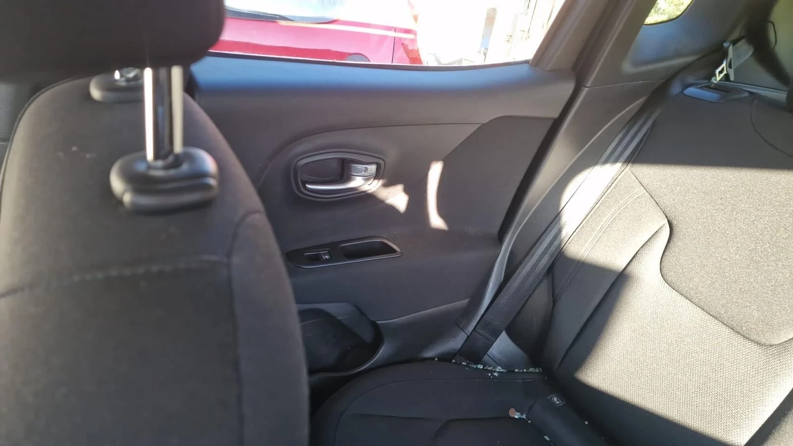 Jeep Renegade 94.000 km / 120cv / Benzin / - изображение 10 | Auto.bg Jeep Renegade 94.000 km / 120cv / Benzin / - изображение 10