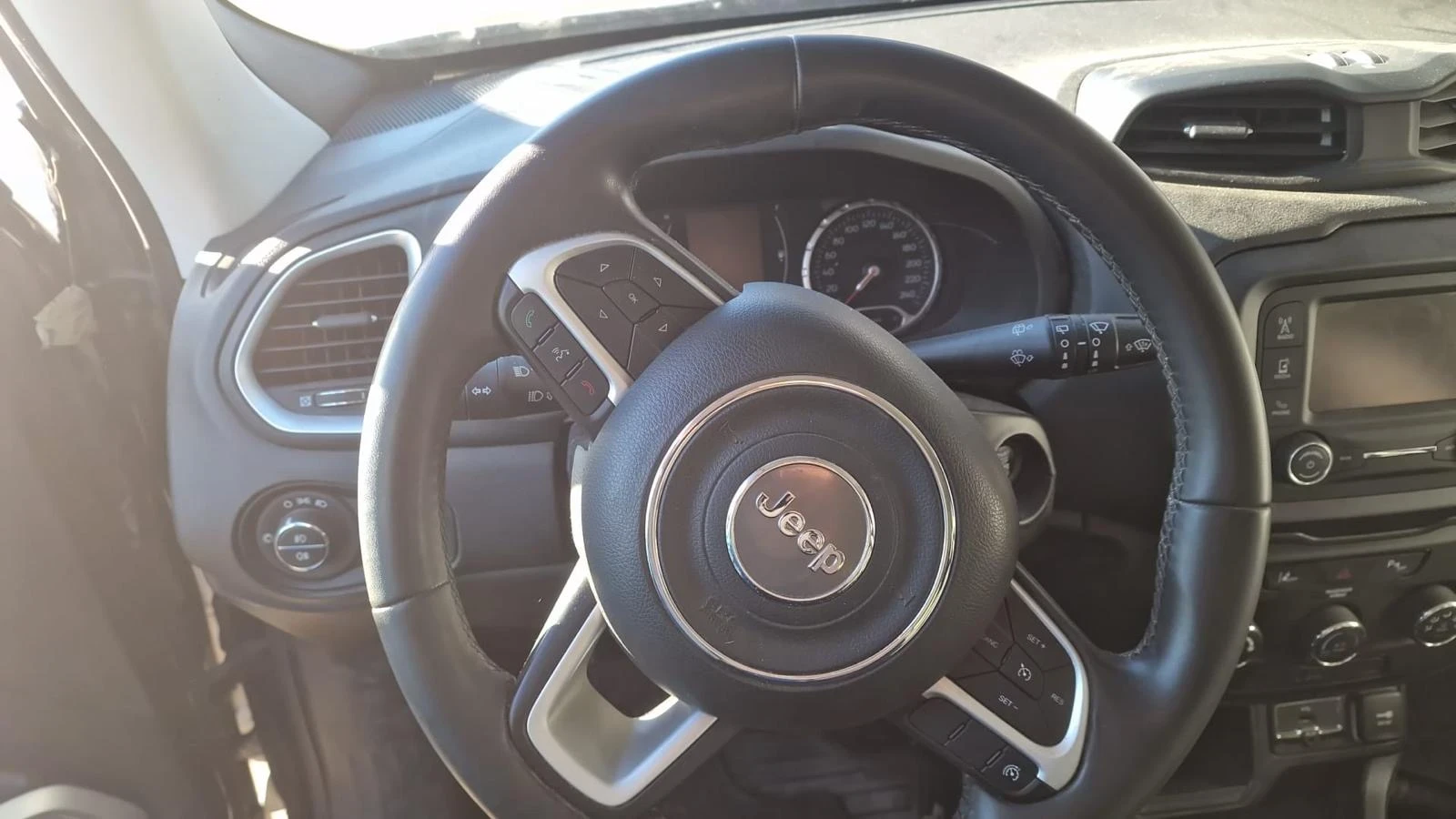 Jeep Renegade 94.000 km / 120cv / Benzin / - изображение 8 | Auto.bg Jeep Renegade 94.000 km / 120cv / Benzin / - изображение 8