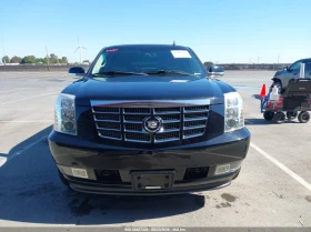 Cadillac Escalade 6.2L V-8 VVT, 403HP 4X2 Drive | Auto.bg — изображение 13 Cadillac Escalade 6.2L V-8 VVT, 403HP 4X2 Drive | Auto.bg — изображение 13