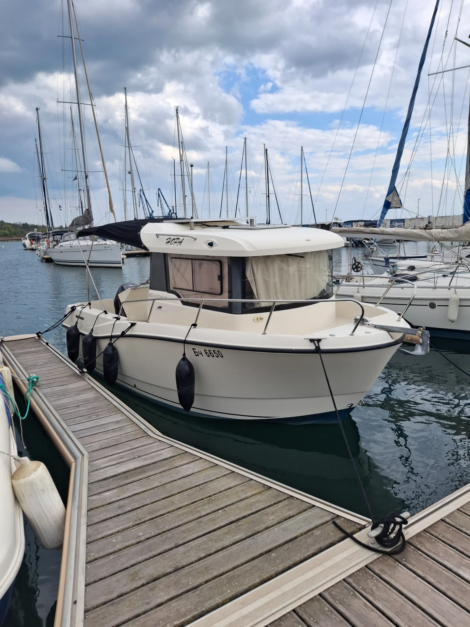 Моторна яхта Quicksilver PILOTHOSE 605 - изображение 2 | Auto.bg Моторна яхта Quicksilver PILOTHOSE 605 - изображение 2