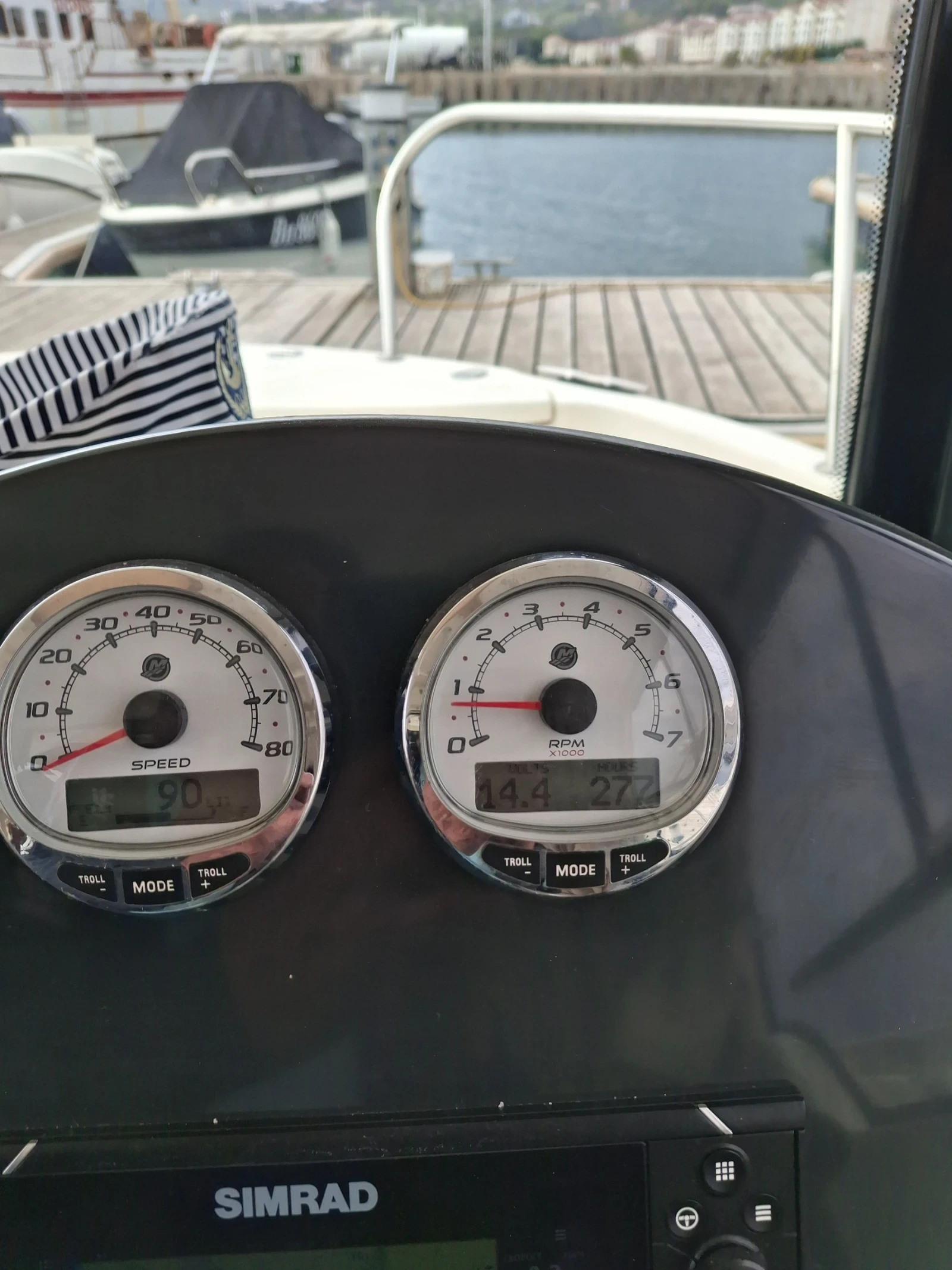 Моторна яхта Quicksilver PILOTHOSE 605 - изображение 5 | Auto.bg Моторна яхта Quicksilver PILOTHOSE 605 - изображение 5