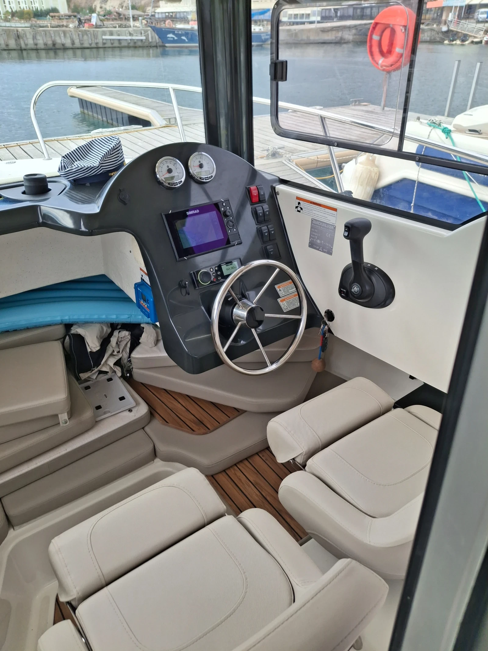 Моторна яхта Quicksilver PILOTHOSE 605 - изображение 4 | Auto.bg Моторна яхта Quicksilver PILOTHOSE 605 - изображение 4