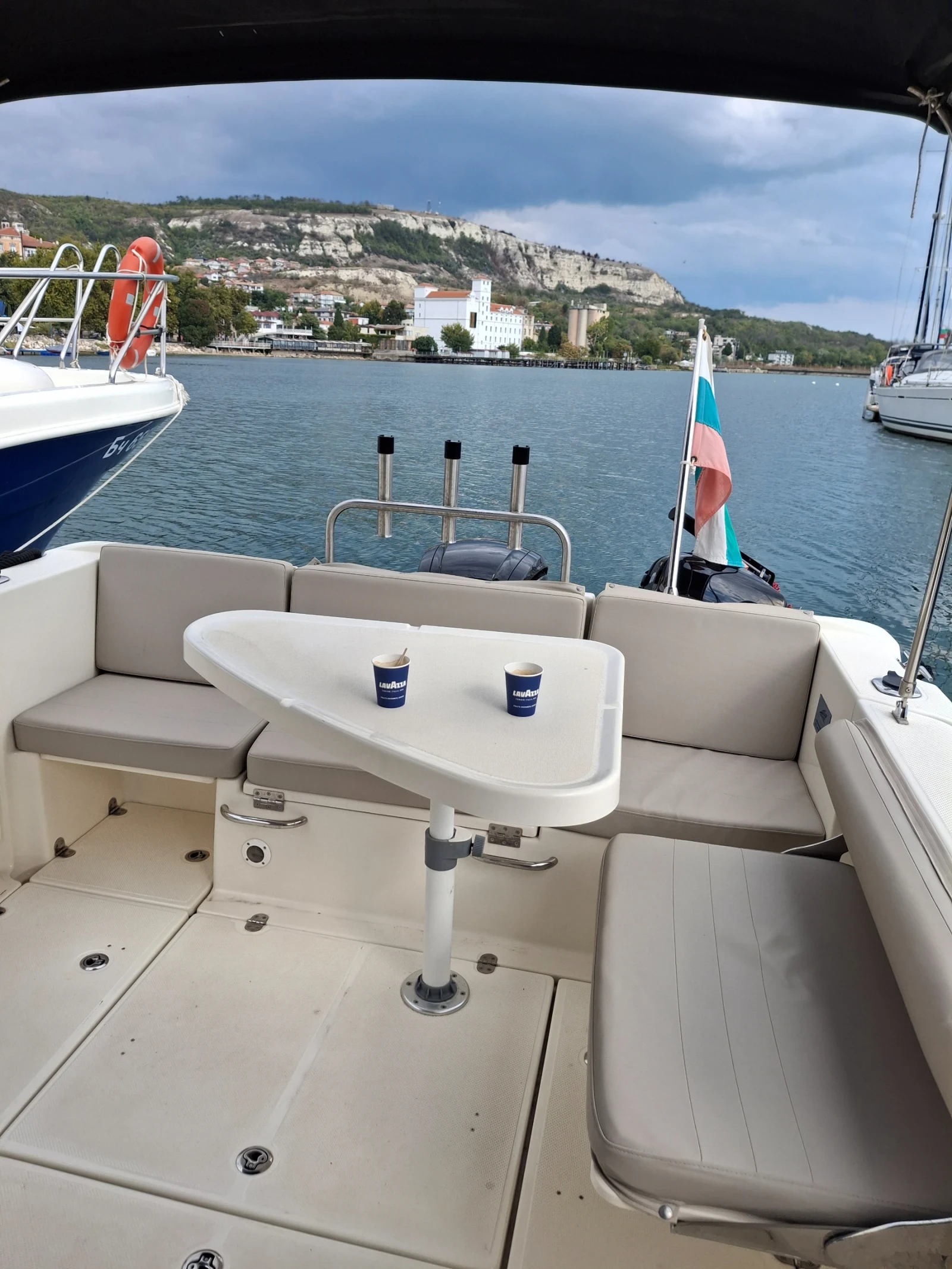 Моторна яхта Quicksilver PILOTHOSE 605 - изображение 8 | Auto.bg Моторна яхта Quicksilver PILOTHOSE 605 - изображение 8