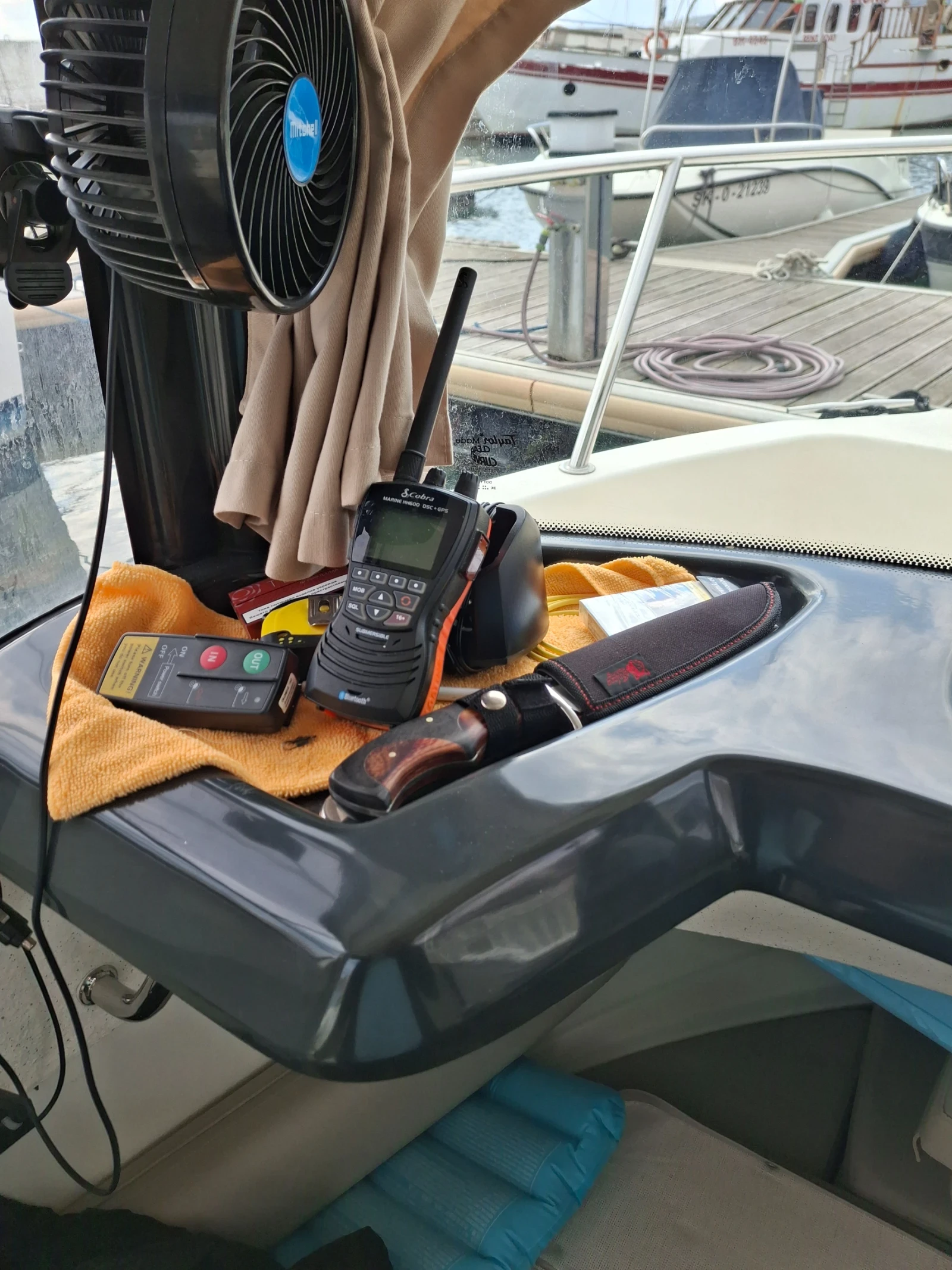 Моторна яхта Quicksilver PILOTHOSE 605 - изображение 7 | Auto.bg Моторна яхта Quicksilver PILOTHOSE 605 - изображение 7