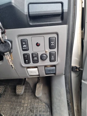 Toyota Hilux 2.5 D-4D Double Cab 4x4 - 12500 € - 58334318 11 | Car24.bg Toyota Hilux 2.5 D-4D Double Cab 4x4 - 12500 € - 58334318 11