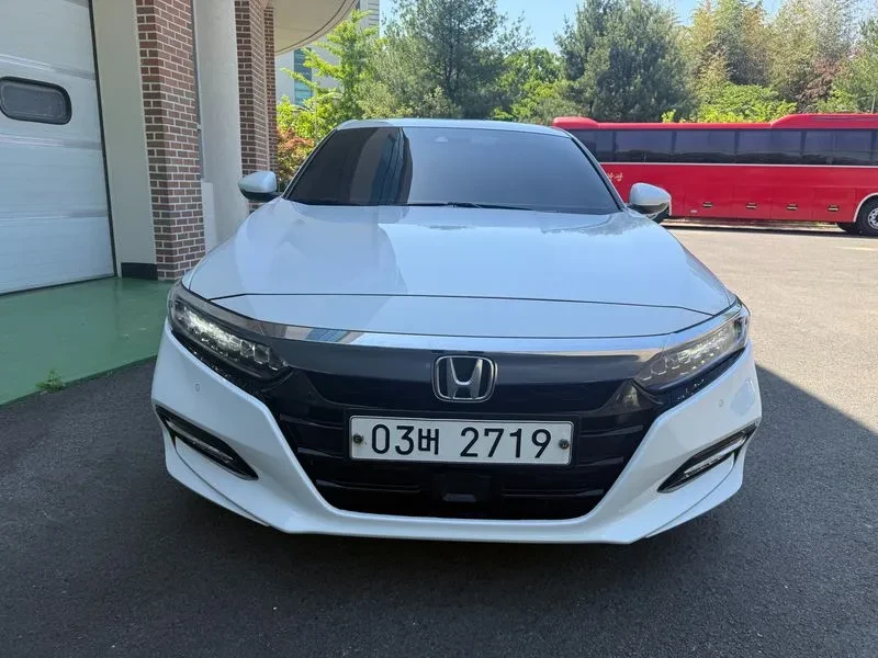 Honda Accord 10Th Generation 2.0 Hybrid Touring | Auto.bg — изображение 1 Honda Accord 10Th Generation 2.0 Hybrid Touring | Auto.bg — изображение 1